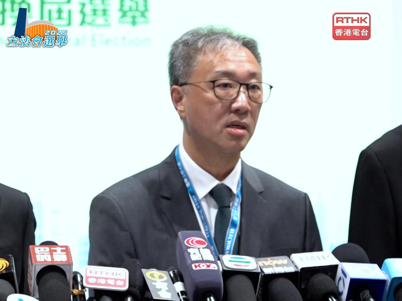 陸啟康表示，對投票人數感到鼓舞，可給予正面訊息，認為是香港復常的第一步。（陳永祥攝）