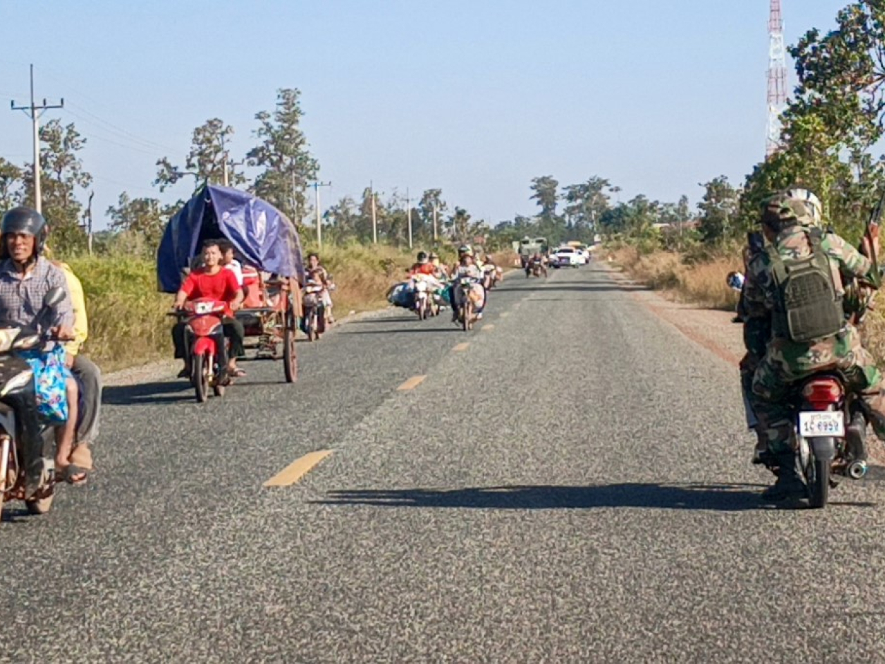 Cambodian soldiers keep an eye out as residents in Preah Vihear province evacuate the border areas after clashes broke out. File photo: AFP