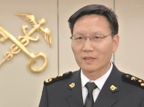 海關總署呂大良表示，內地貨物貿易進出口連續10個月保持按年增長，外貿韌性及活力持續彰顯。（央視截圖）