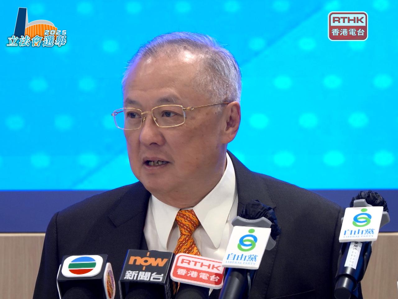 張宇人說「跌低」的地方，繼續為市民及地區努力工作，相信下屆的成績會更加好。（梁禎祥攝）