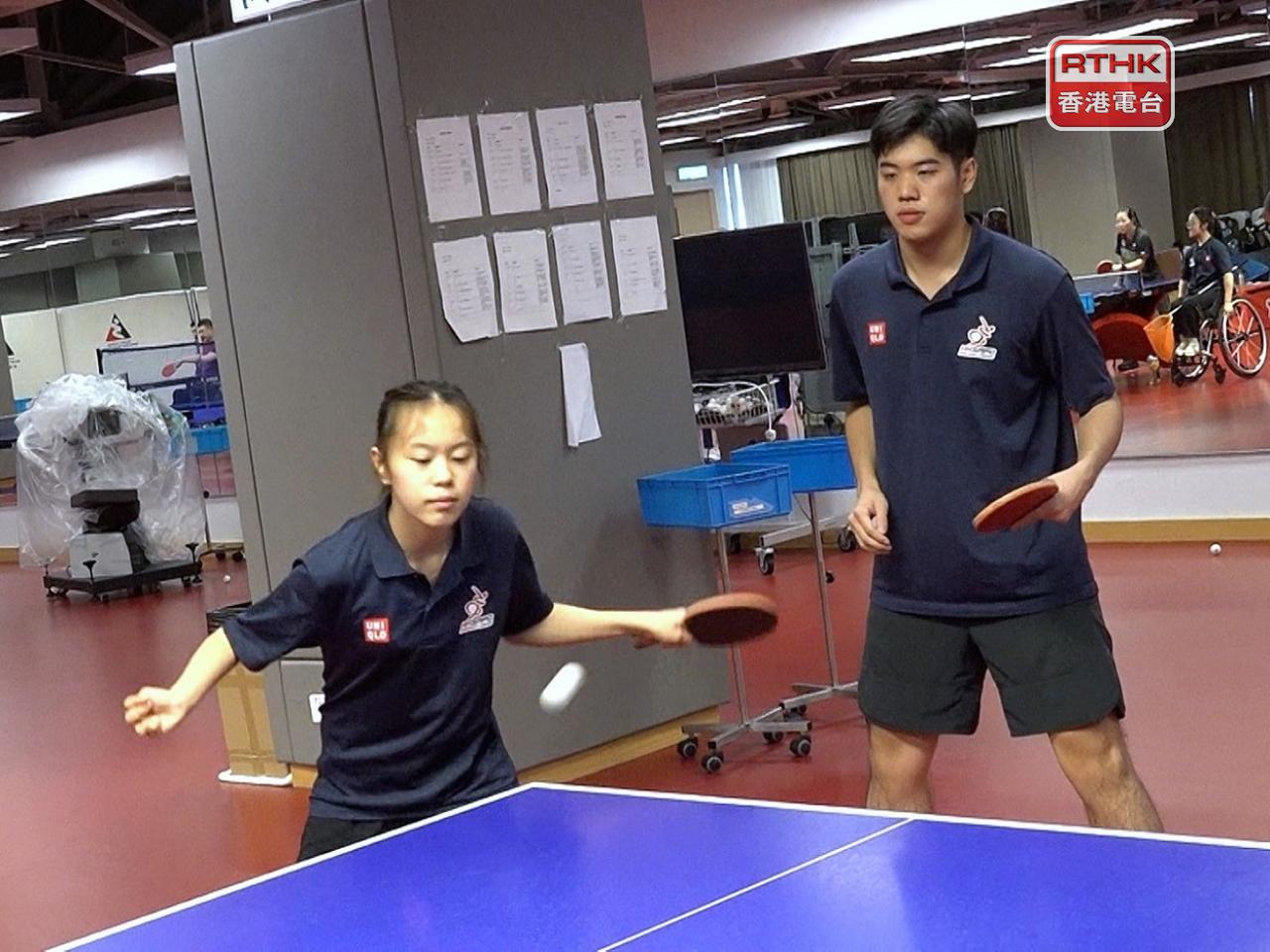 賽前被視為港隊「金牌希望」的XD14混雙組合黃翰林及彭穎加，在四強輕取重慶組合，晉身明早的金牌賽。（港台圖片）