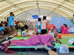 泰國稱已將大量民眾疏散至臨時避難所。(路透社)