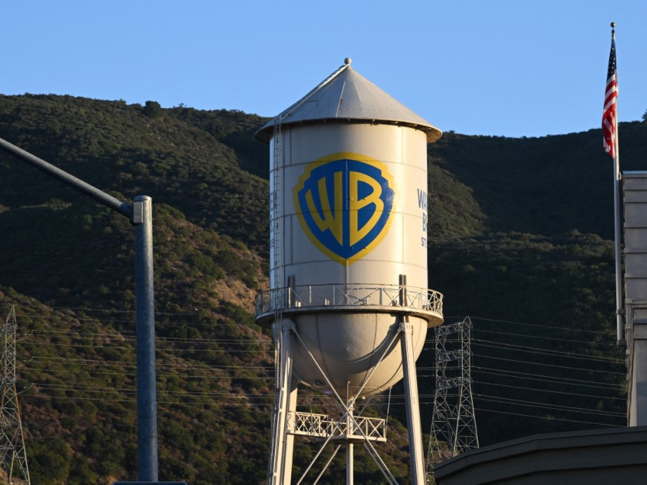 派拉蒙影業提出，以每股30美元，合計作價1084億美元，全現金方式收購華納兄弟探索股份，被市場視為敵意收購建議。（法新社資料圖片）