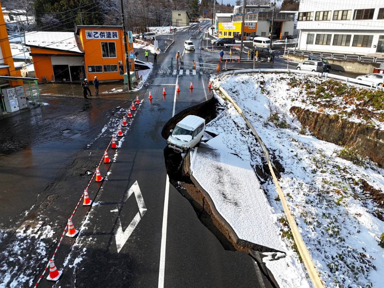 日本青森縣東部海域發生7級以上地震，入境處至今未有接獲港人求助。（法新社）