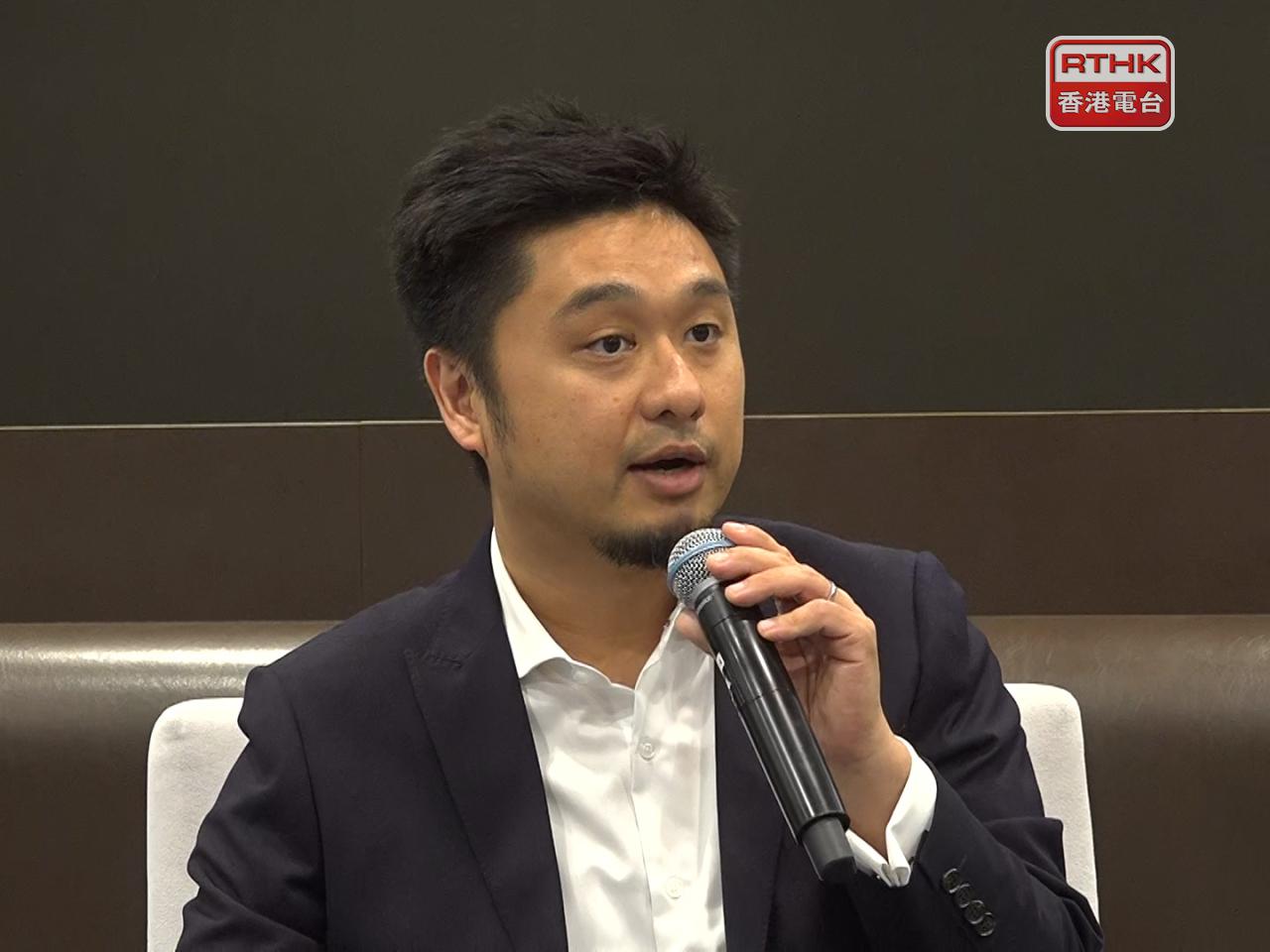 警察臨床心理學家馮浩堅表示，會盡量在警員出勤前，先幫助他們建立心理預期，了解進入災場及事後可能會經歷的心理反應，簡單處理情緒的方法等。（郭志強攝）