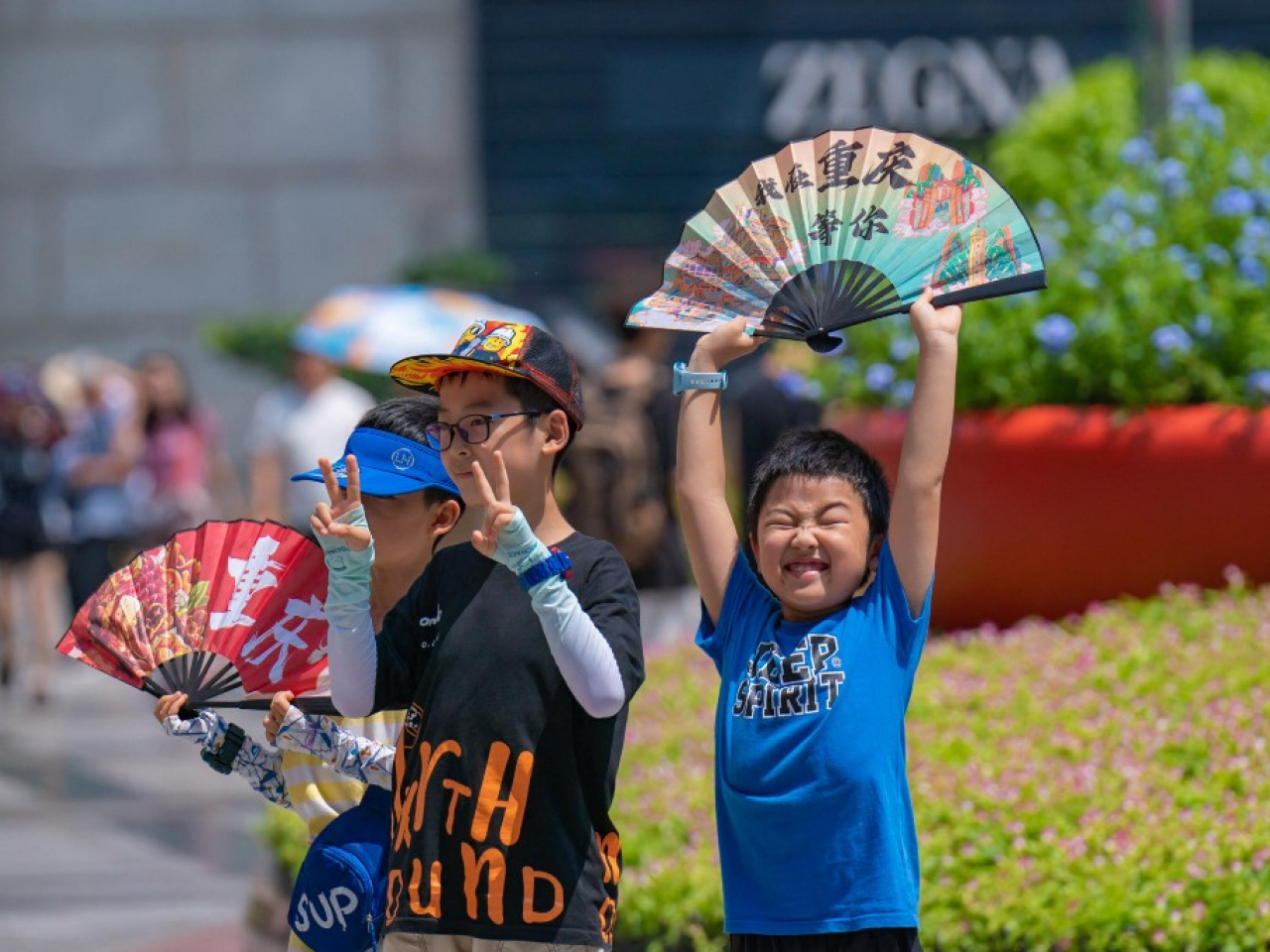 Children wave off rising mercury levels amid a heat wave in Chongqing. File photo: AFP