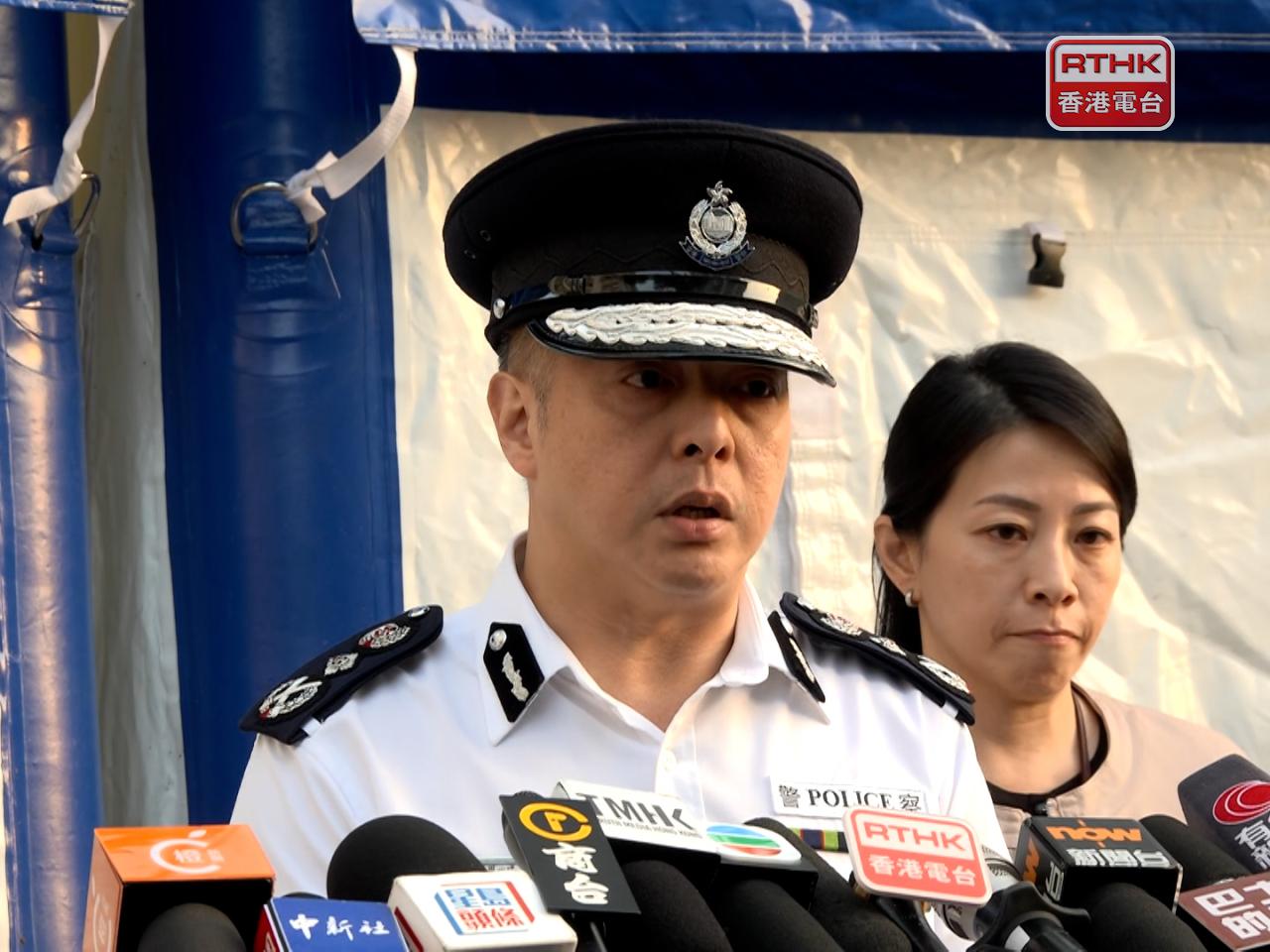 周一鳴表示，清空大廈周圍棚架時，發現一件懷疑人類骸骨，稍後會檢驗。（孔令輝攝）