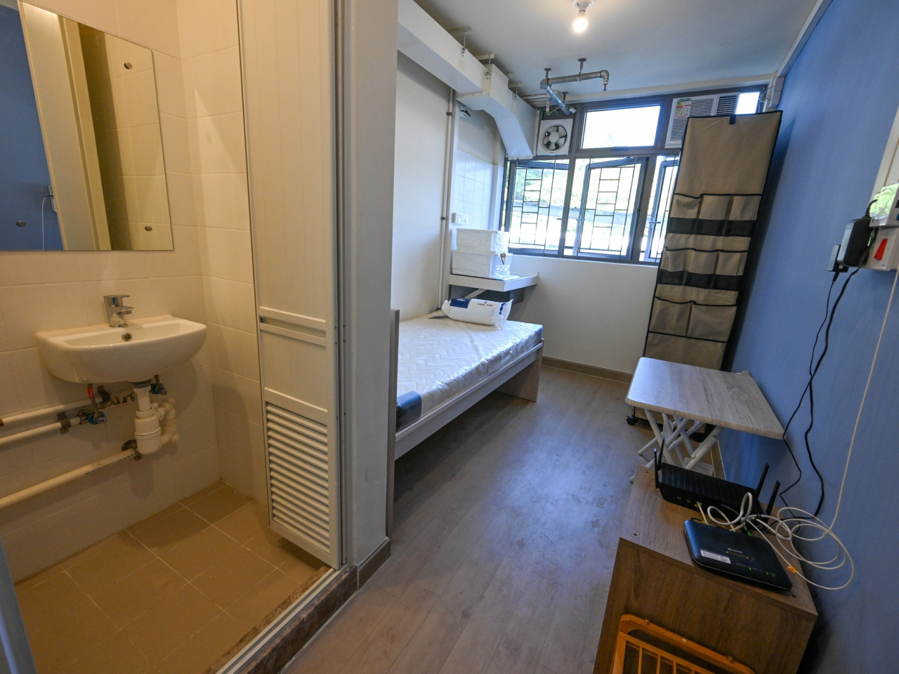 何永賢表示，現尚餘約570個過渡性房屋單位和約420個房協單位可供使用，讓有需要的宏福苑居民入住。（何永賢社交網站）