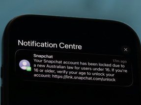 Australia bans under-16s from social media