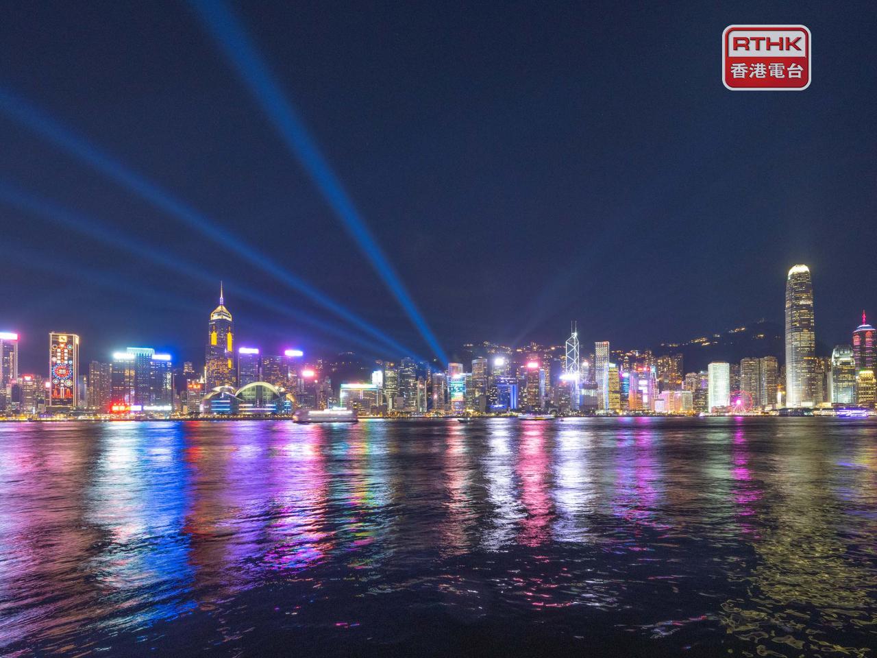 「幻彩詠香江」燈光匯演將於今晚起恢復上演。（政府新聞處資料圖片）