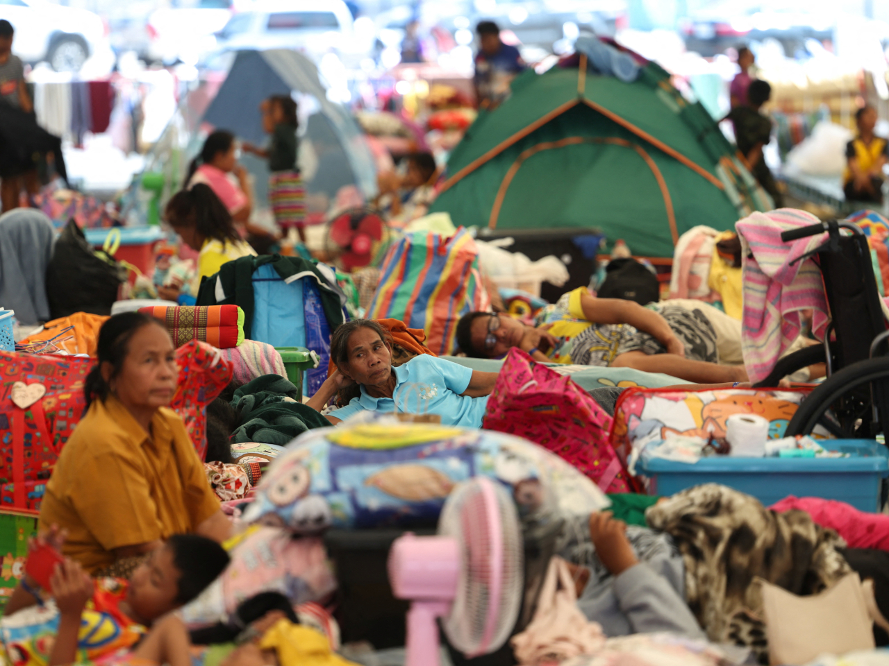 Displaced people gather inside a temporary shelter amid deadly clashes between Thailand and Cambodia along a disputed border area. Photo: Reuters