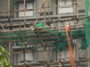 宏福苑五級火｜周五起移除宏昌閣、宏泰閣及宏新閣被燒毀外牆棚架