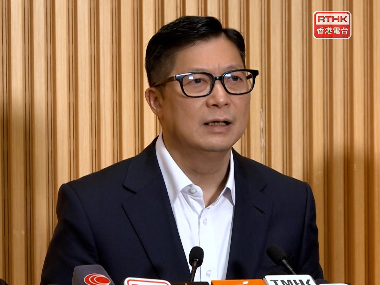 鄧炳強說，保安局和警務處會全力向這名警員的家人提供所需支援。（港台圖片）