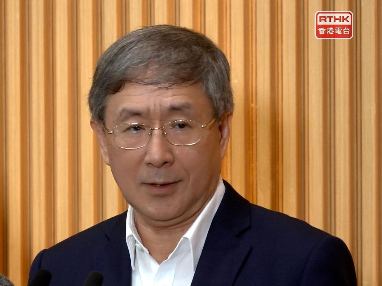 卓永興表示，新公布的10萬元補助是給予每戶業主。（港台圖片）