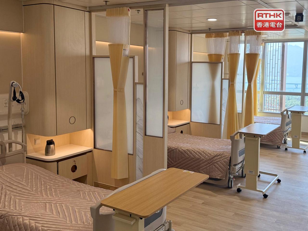 香港中醫醫院首年提供門診及日間住院服務，設有25個日間病房床位。（盧紫菁攝）