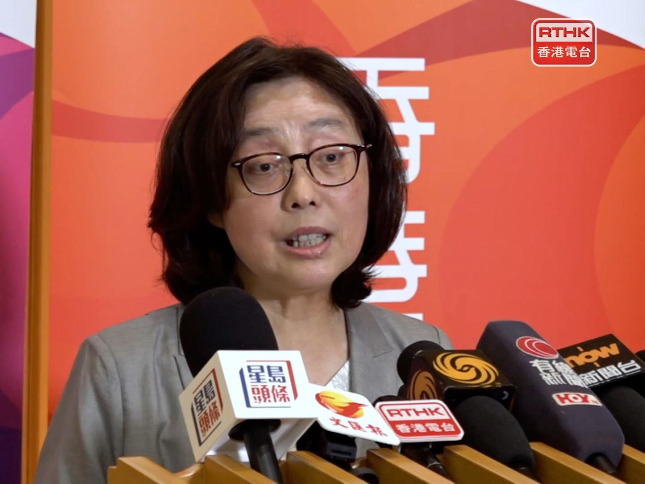 甯漢豪下午4時半就外牆棚網抽樣檢查安排會見傳媒（港台圖片）