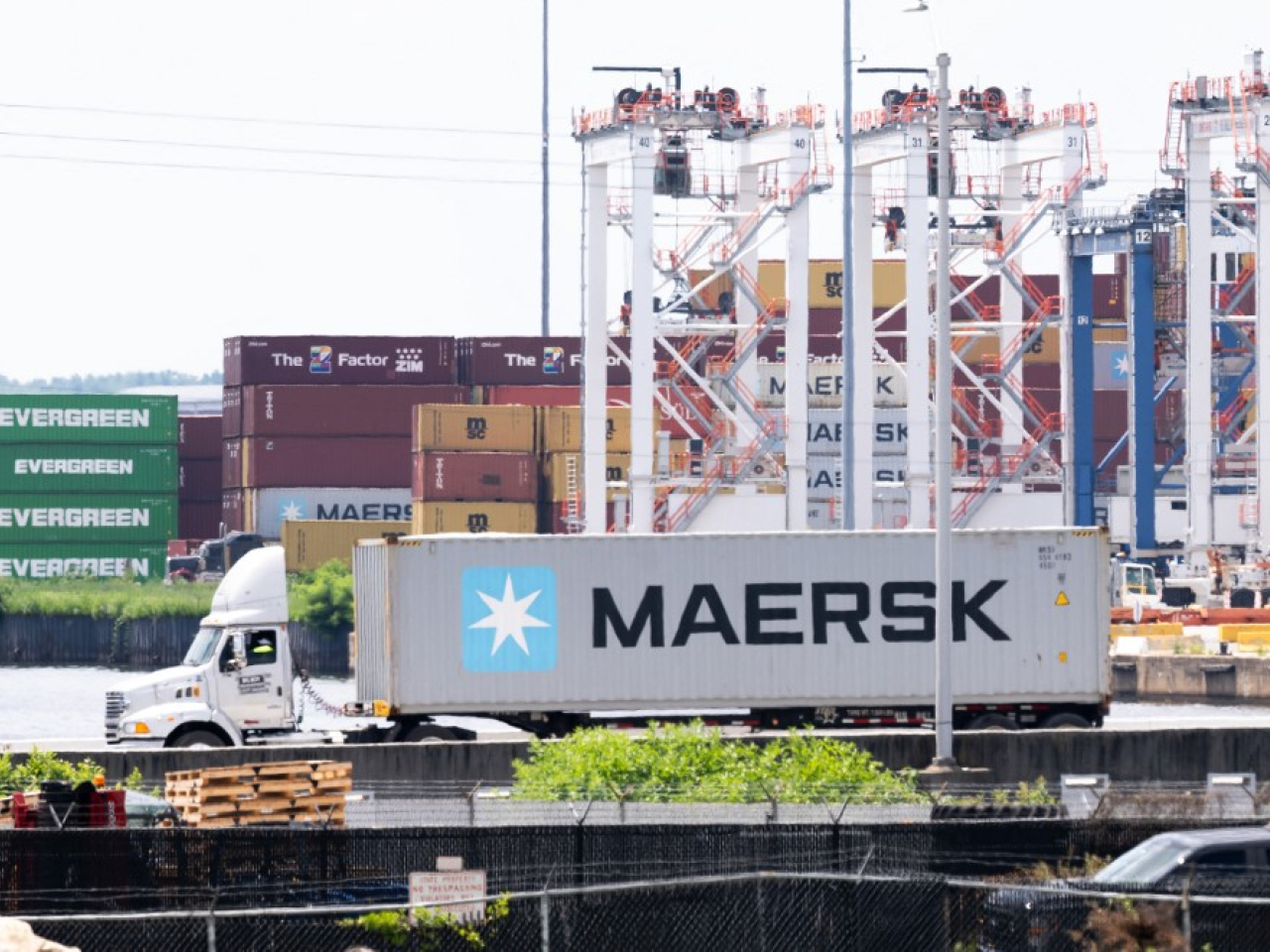 美國9月貿易逆差528億美元，遠低於預期，創逾5年新低。（法新社資料圖片）