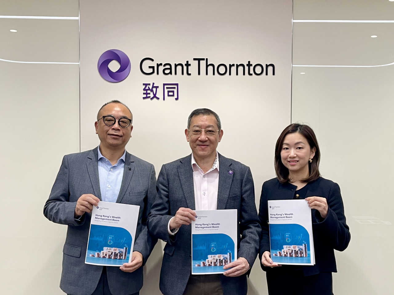 夏其才（中）表示，期望明年本港跨境財富管理規模錄得5-10%的增長，吸引資金持續流入。（公司圖片）