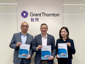 夏其才（中）表示，期望明年本港跨境財富管理規模錄得5-10%的增長，吸引資金持續流入。（公司圖片）