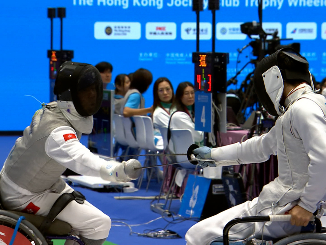 港隊在男子花劍團體比賽，兵分兩路競逐，同樣無緣晉級四強。