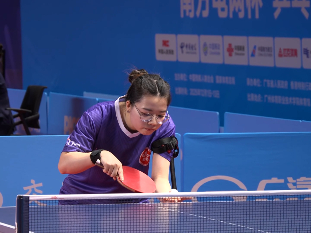 港將焦瑾珊對四川代表，三局都落敗而得銀牌。