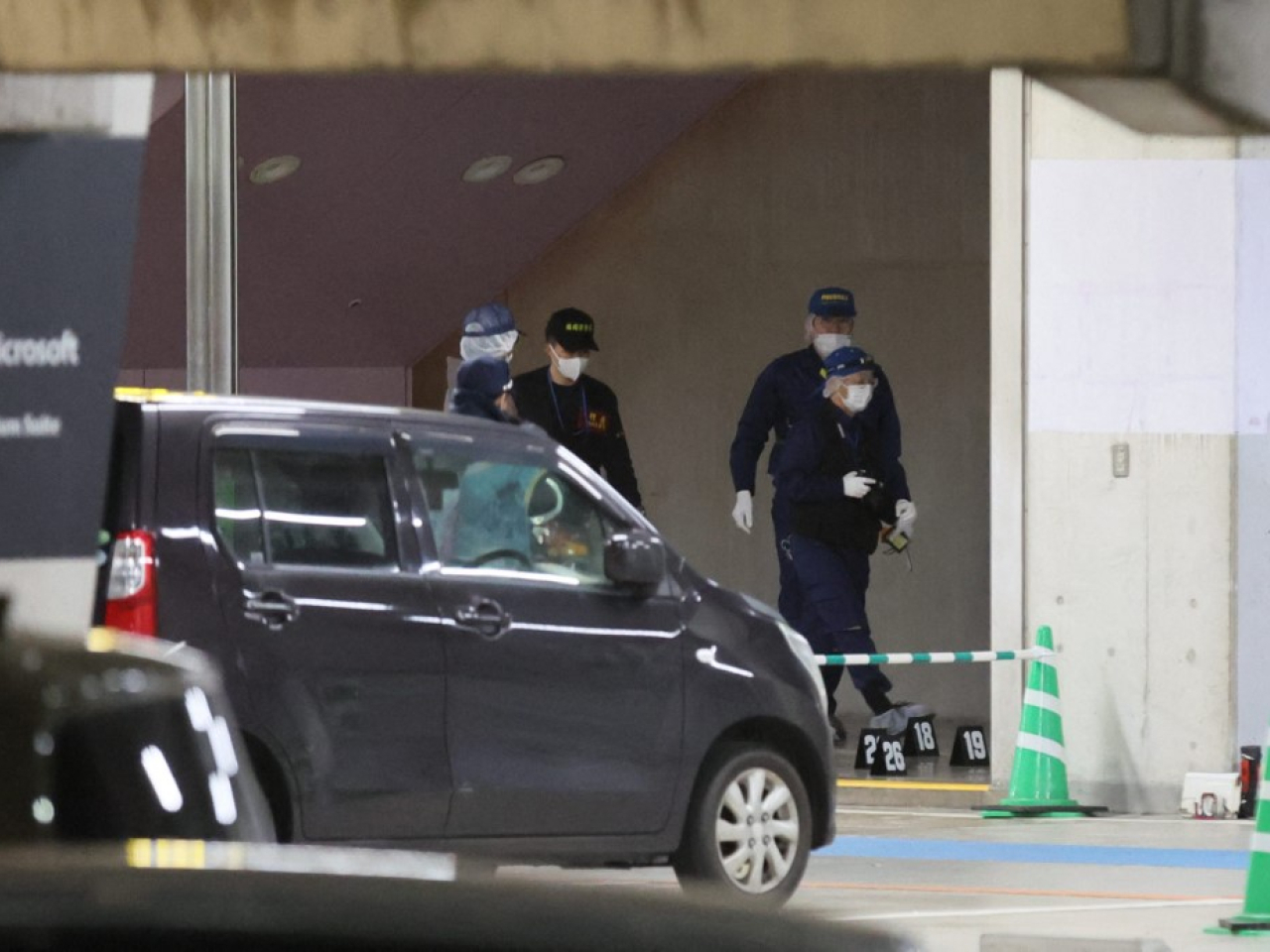 案發後，當局派人到場調查。（法新社）