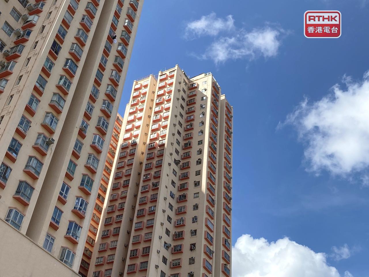 地產代理表示，市場焦點重回一手，拖累上周末二手成交回落。（港台圖片）