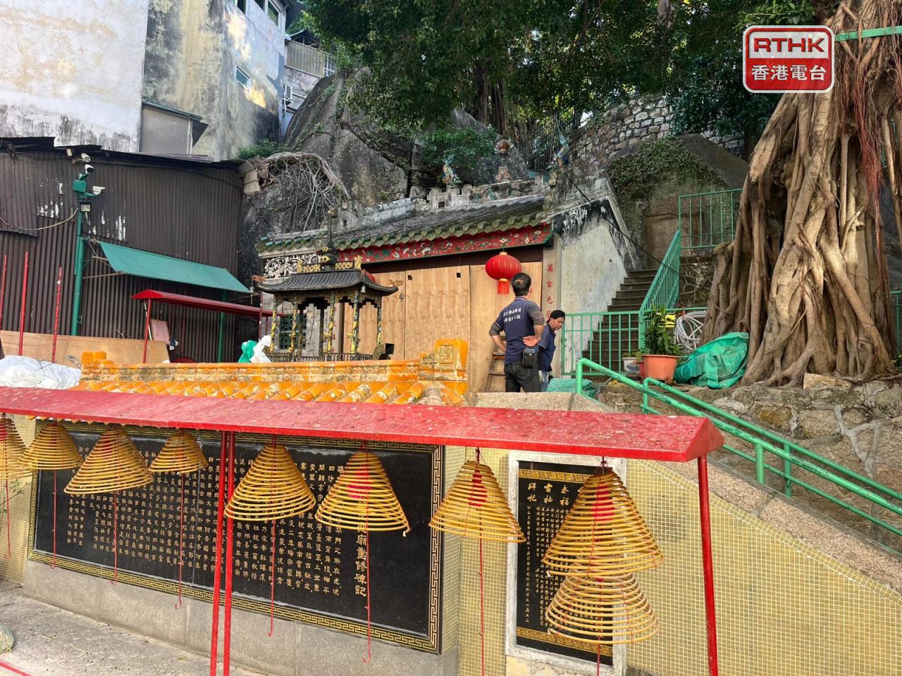 有承接政府維修工程的工人表示，最近巡查嚴密同不停提醒需要做好防火和嚴禁工地吸煙。（鄭月明攝）