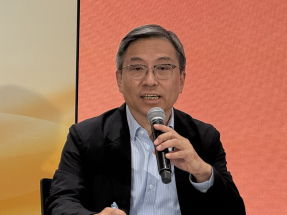 呂志堅稱查詢及投訴大多因不適應，承辦商過去半年已增加客戶服務人手一倍以上。（趙嘉駿攝）