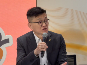 鄭恩賜稱強積金「全自由行」首階段正籌備相關準備工夫，包括優化平台系統，預計明年底實施。（趙嘉駿攝）