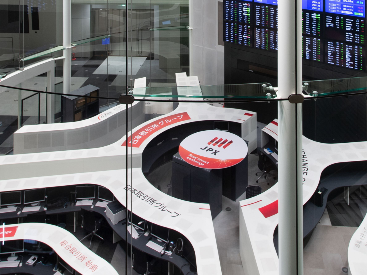 日經平均指數較早時報49735點，跌432點，跌幅0.86%。（日本交易所圖片）