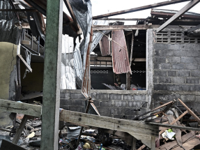 泰柬邊境衝突之下，泰國一座建築物受損 。（法新社資料圖片）