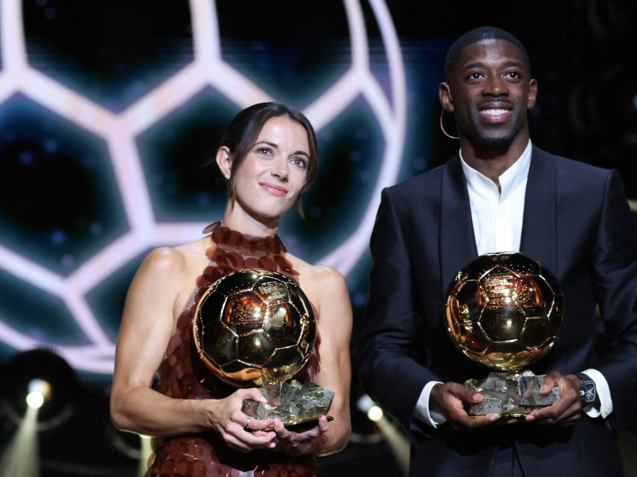 奧斯文丹比利及艾坦娜獲選國際足協最佳男女子球員。（法新社）