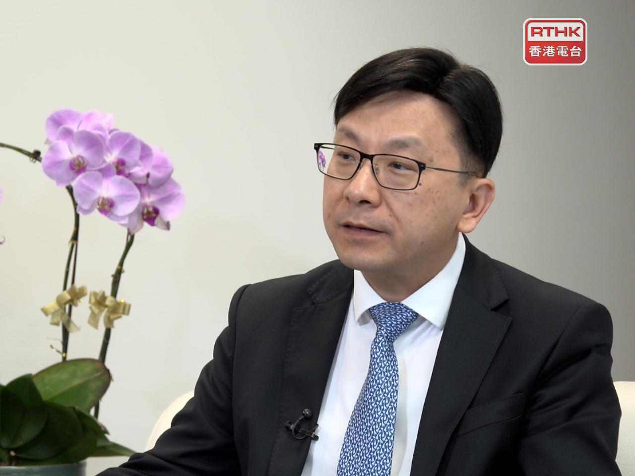 孫玉菡表示，特區政府透過政策創新，推出醫療補貼，為參加計劃的長者在粵生活提供進一步醫療支援。（港台圖片）