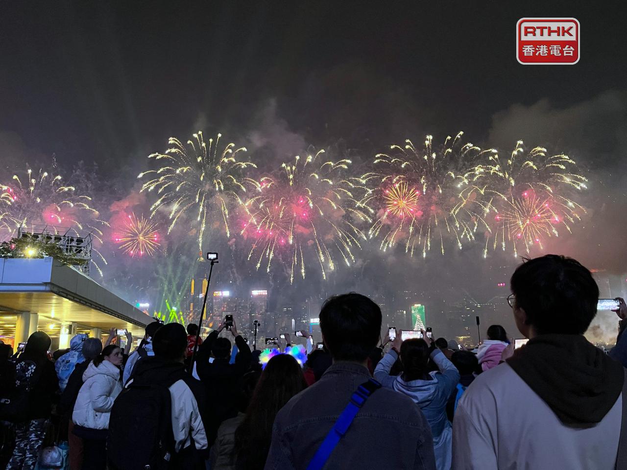 政府表示，本港今年除夕跨年倒數活動將會取消煙花匯演。（港台圖片）