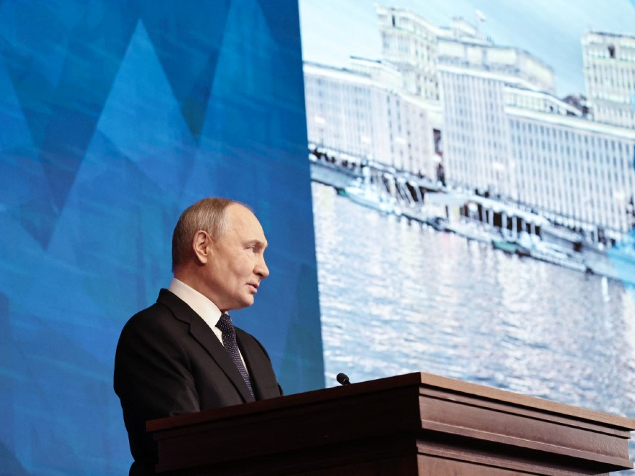 普京出席國防部擴大會議。（法新社）