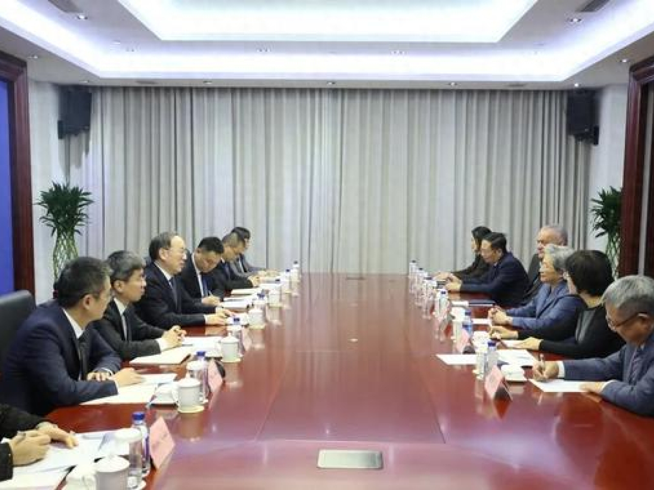 工信部部長李樂成會見美國超微半導體主席兼行政總裁蘇姿丰，雙方就加強數字經濟、人工智能領域合作等議題交流。（工信部社交媒體圖片）