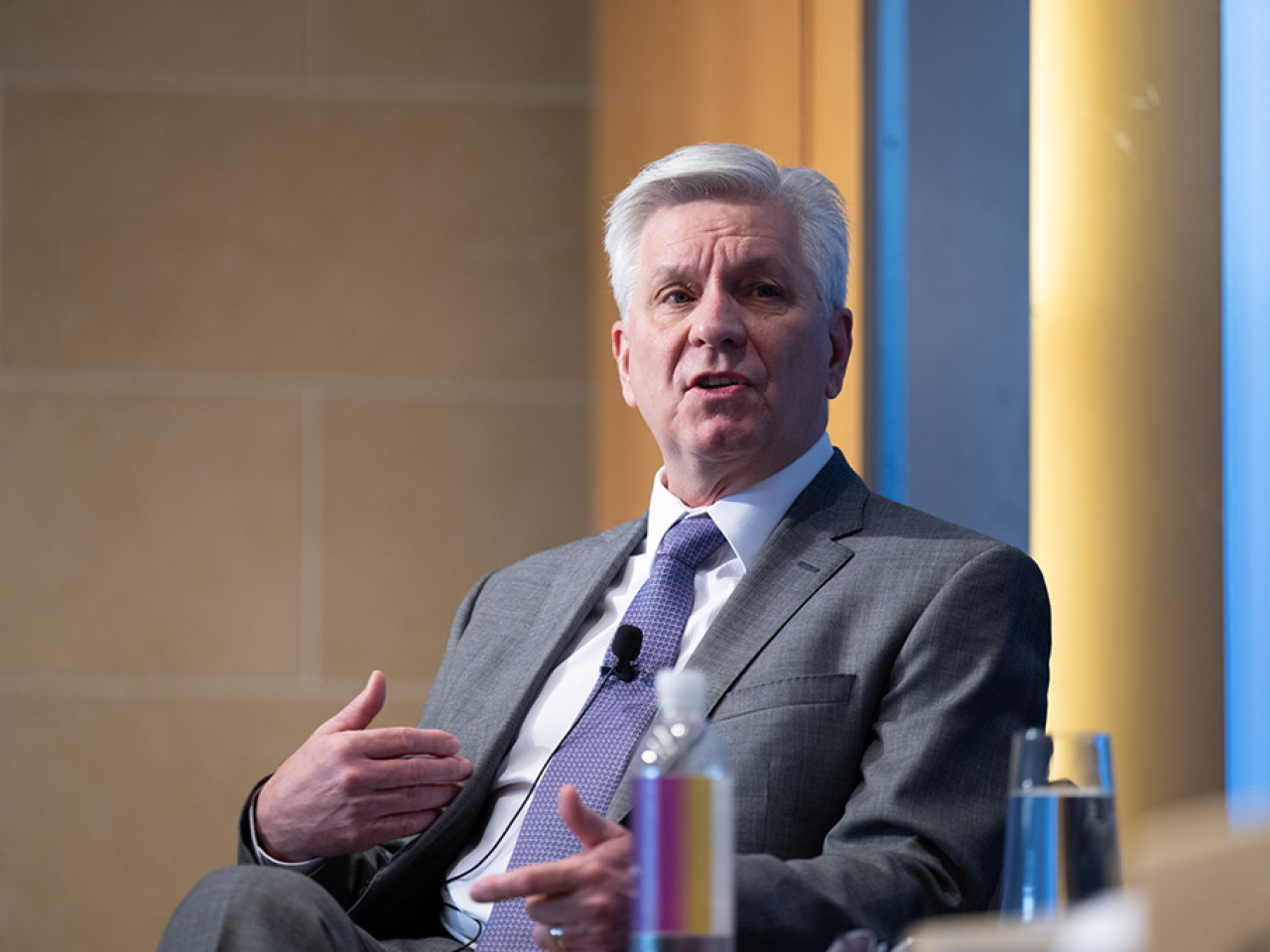 聯儲局理事沃勒表示，就業市場非常疲弱，反映聯儲局有需要繼續減息。（聯儲局圖片）