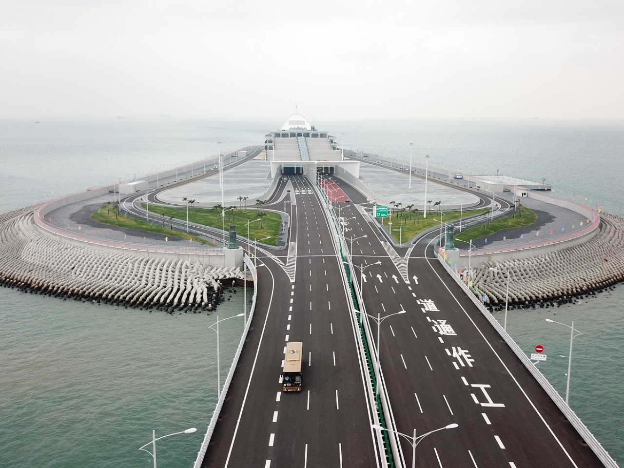 From next Tuesday, up to 100 mainland vehicles a day can enter the city via the Hong Kong-Zhuhai-Macao Bridge each day under the Southbound Travel Scheme. Photo: Xinhua