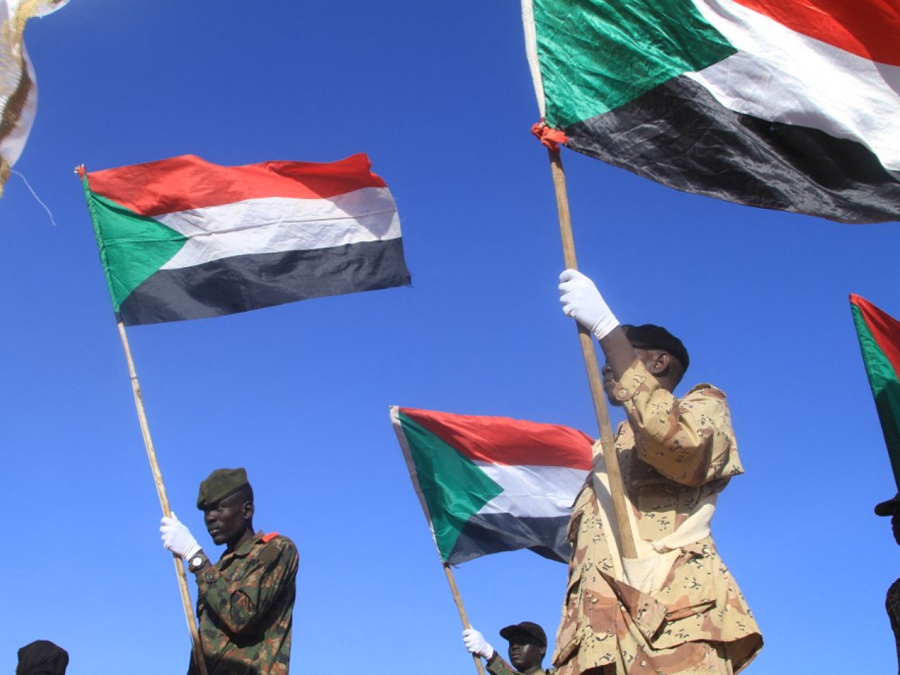 蘇丹軍方（圖）指控快速支援部隊在當地星期四，針對蘇丹北部尼羅州三個城市的民用基礎設施發動無人機襲擊。（法新社資料圖片）