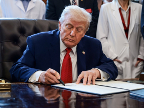 Trump signs order to ease US marijuana regulations