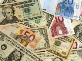 歐元兌美元反覆偏軟，美國上月通脹低過市場預期，歐洲央行維持利率不變。（法新社資料圖片）