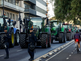 An estimated 1,000 tractors brought Brussels to a standstill as farmers vented their anger over EU's trade pact with South American bloc Mercosur. Photo: Reuters