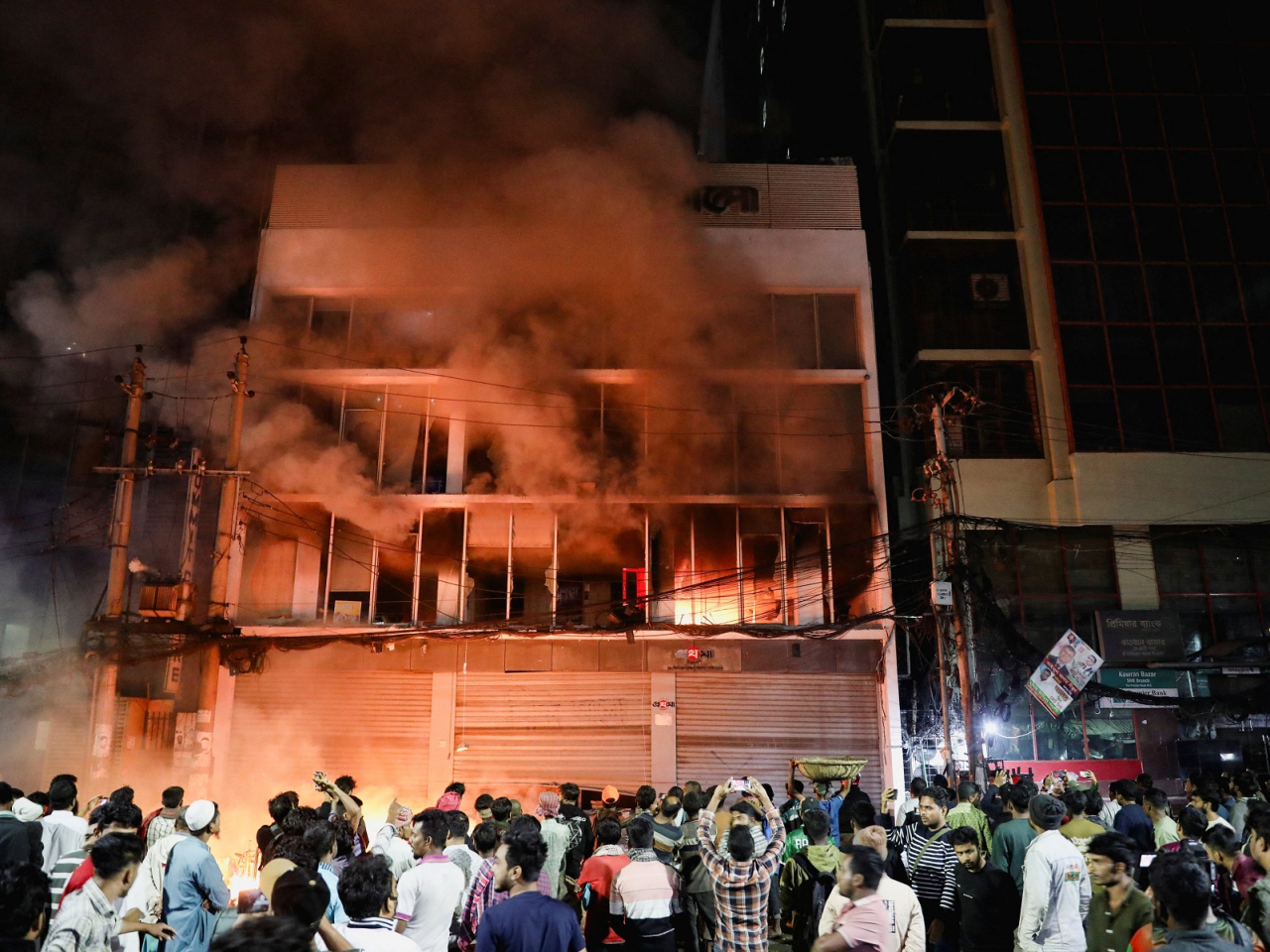 A group of people set fire to the Prothom Alo newspaper office in Dhaka, after news spread of the death of student leader Sharif Osman Hadi in Singapore. Photo: Reuters