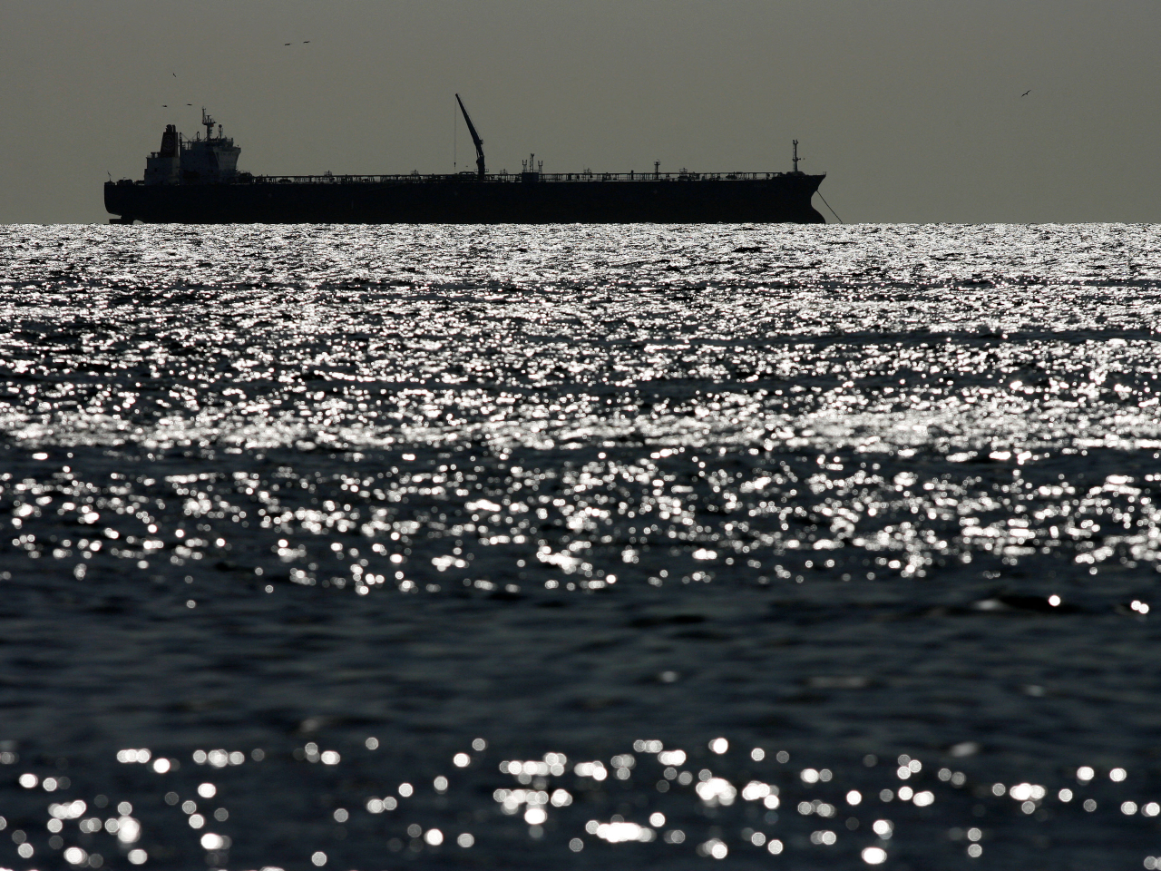 特朗普下令對所有進出委內瑞拉的受制裁油輪實施全面徹底的封鎖。(路透社資料圖片)