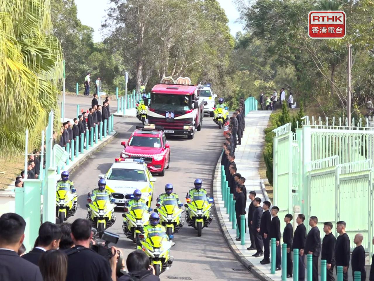 靈車下午約1時抵達浩園。（葉美薏攝）