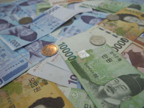 韓國央行宣布臨時措施，增加在岸外匯市場美元供應，以抑制韓元跌勢。（港台圖片）