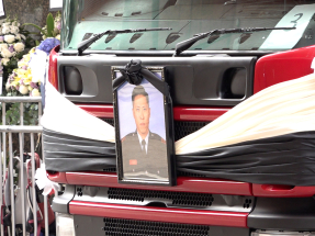 消防處為何偉豪舉行最高榮譽喪禮　靈柩安葬浩園