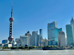 國務院總理李強主持召開國務院常務會議。會議強調，要不斷鞏固拓展經濟穩中向好勢頭，確保「十五五」開好局起好步。（港台圖片）