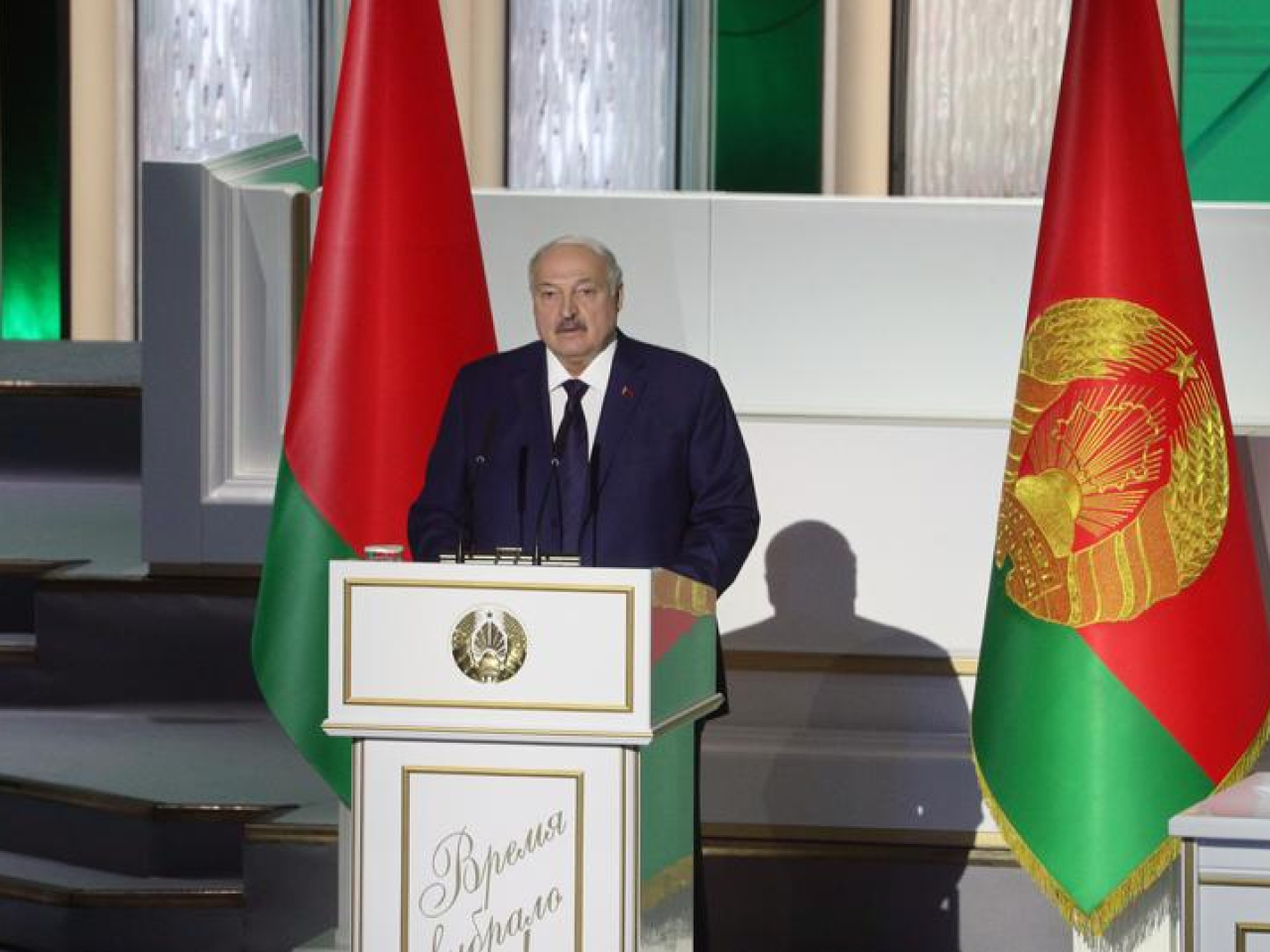 盧卡申科在明斯克向白俄羅斯議會和人民發表國情咨文。（新華社）